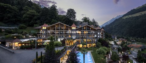 Offers for the luxury hotel near Meran/South Tyrol