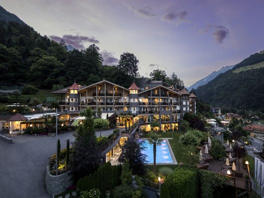 Ihre Quellenhof Luxury Resorts in Südtirol und am Gardasee Ihre Quellenhof Luxury Resorts in Südtirol und am Gardasee