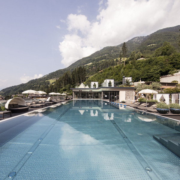 Clichés du Luxury Resort