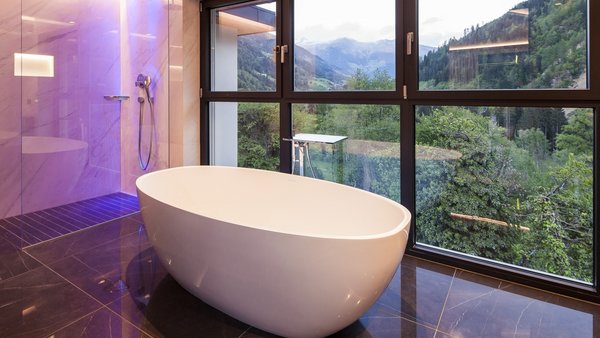 Exklusive Wellnessstunden im Chalet mit Pool in Südtirol